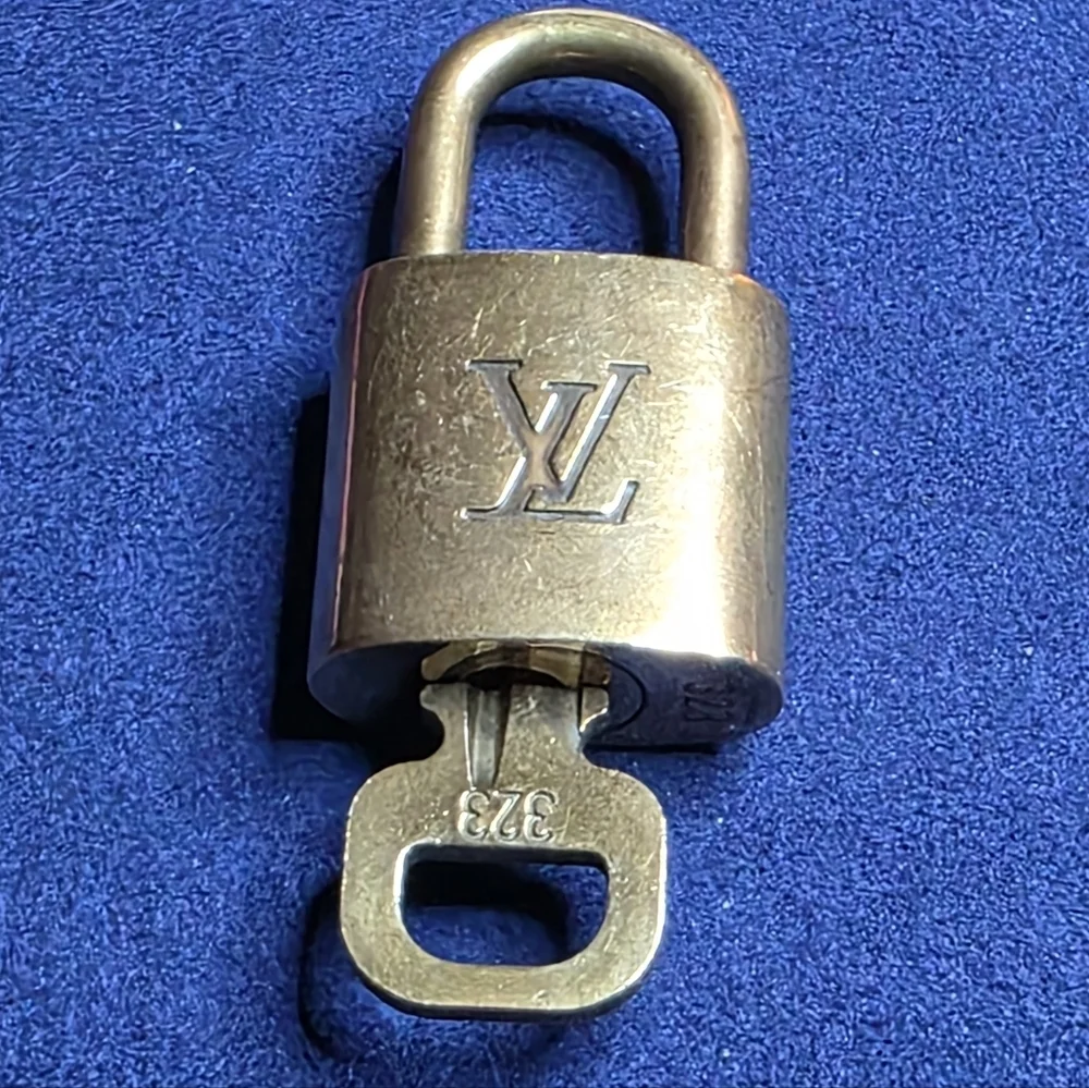Authentic Louis Vuitton Brass Padlock with Key #323 641
